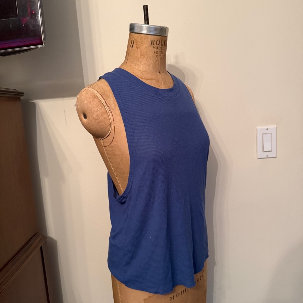 Alo Heat Wave Ribbed Cobalt Muscle Tank Top - Picture 4 of 7